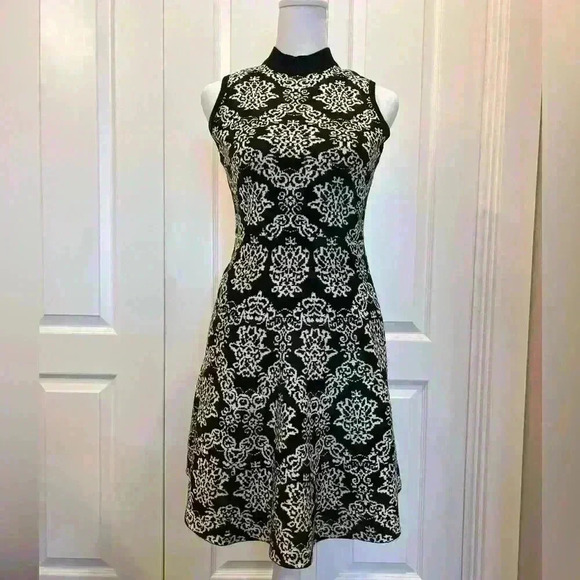 Black and white midi keyhole knitted dress with a damask pattern size small - Picture 1 of 7